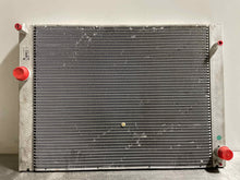 Load image into Gallery viewer, RADIATOR BMW 750i 760i 2006 06 2007 07 2008 08 - NW132035
