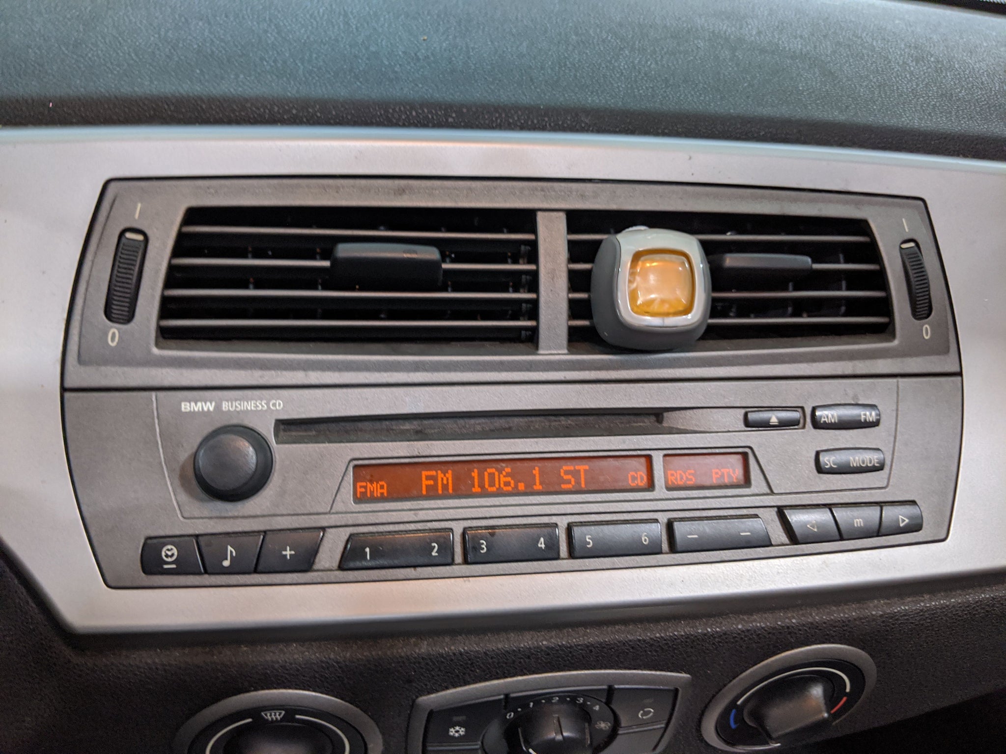 RADIO BMW Z4 2004 04 - NW213132 – Tom's Foreign Auto Parts