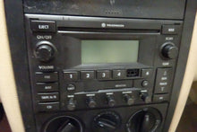 Load image into Gallery viewer, RADIO VW GOLF JETTA PASSAT 2001 01 02 03 04 05 AM FM CD - NW140119
