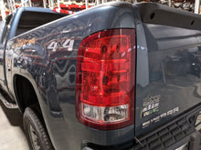 Load image into Gallery viewer, [INVENTORYCAR_YEAR_MAKE_MODEL] TAIL LIGHT LAMP ASSEMBLY Left - NW217784
