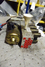 Load image into Gallery viewer, Convertible Top Motor  MERCEDES CLK 2000 - NW50183
