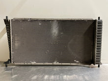 Load image into Gallery viewer, RADIATOR Ford F150 Pickup F250 Pickup 99 00 01 02 03 04 - NW131685
