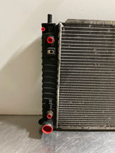 Load image into Gallery viewer, RADIATOR Ford F150 Pickup F250 Pickup 99 00 01 02 03 04 - NW131685
