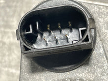 Load image into Gallery viewer, THROTTLE BODY STS XLR 2004 04 2005 05 2006 06 2007 07 2008 08 2009 09 - NW177331
