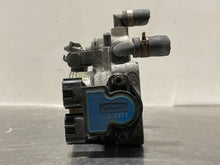 Load image into Gallery viewer, THROTTLE BODY QX4 Pathfinder 1996 96 1997 97 1998 98 99 - NW177970
