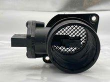 Load image into Gallery viewer, Mass Air Flow Sensor Meter MAF Q7 Beetle Golf Golf Cabriolet 00-11 - NW222766
