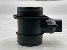 Load image into Gallery viewer, Mass Air Flow Sensor Meter MAF Q7 Beetle Golf Golf Cabriolet 00-11 - NW222766
