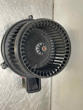 Load image into Gallery viewer, FRONT A/C HEATER BLOWER MOTOR Durango Grand Cherokee 11 12 13 - NW22563
