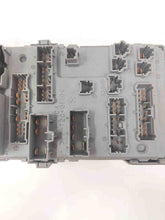 Load image into Gallery viewer, FUSE BOX Honda Odyssey 99 00 01 02 03 04 - NW65568
