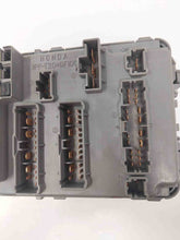 Load image into Gallery viewer, FUSE BOX Honda Odyssey 99 00 01 02 03 04 - NW65569
