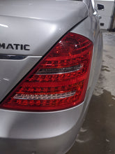 Load image into Gallery viewer, [INVENTORYCAR_YEAR_MAKE_MODEL] TAIL LIGHT LAMP ASSEMBLY Right - NW247424
