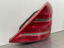 Load image into Gallery viewer, [INVENTORYCAR_YEAR_MAKE_MODEL] TAIL LIGHT LAMP ASSEMBLY Right - NW523450
