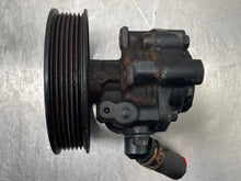 Load image into Gallery viewer, POWER STEERING PUMP  SEQUOIA TUNDRA 2001 01 02 03 04 - 07 - NW164145
