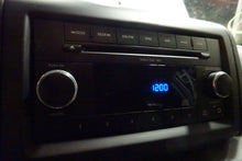 Load image into Gallery viewer, Radio Volkswagen Routan 2009 - NW140217
