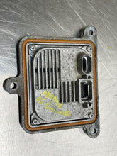 Load image into Gallery viewer, Headlight Lamp Assembly Hyundai Genesis 2015 - NW219568
