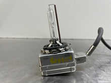 Load image into Gallery viewer, Headlight Lamp Assembly Hyundai Genesis 2015 - NW219568
