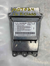 Load image into Gallery viewer, AIR BAG CONTROL MODULE COMPUTER Gl320 Gl350 Gl450 Gl550 R320 R350 08-13 - NW36462
