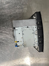 Load image into Gallery viewer, RADIO Mercedes-Benz ML350 ML450 ML550 ML63 2011 11 - NW232492
