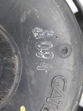 Load image into Gallery viewer, RADAITOR FAN ASSEMBLY Audi A6 S4 S6 00 01 02 03 04 - NW63656
