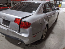 Load image into Gallery viewer, CARRIER ASSEMBLY Audi A4 2002 02 2003 03 04 05 06 07 08 - NW240680
