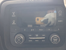 Load image into Gallery viewer, Radio Jeep Renegade 2015 - NW231172
