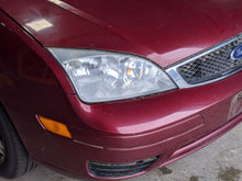 Load image into Gallery viewer, HEADLIGHT LAMP ASSEMBLY Ford Focus 2005 05 2006 06 2007 07 Right - NW261493
