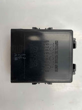 Load image into Gallery viewer, SUSPENSION CONTROL MODULE COMPUTER Rav4 2006 06 2007 07 - NW38467
