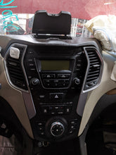 Load image into Gallery viewer, RADIO Hyundai Santa Fe 2013 13 2014 14 - NW231902
