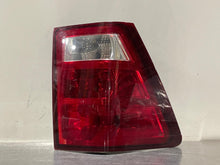 Load image into Gallery viewer, TAIL LIGHT LAMP ASSEMBLY Grand Cherokee 2005 05 2006 06 Left - NW552211
