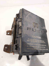Load image into Gallery viewer, Fuse Box Chrysler Pacifica 2004 - NW247305
