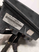 Load image into Gallery viewer, Fuse Box Chrysler Pacifica 2004 - NW247305
