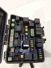 Load image into Gallery viewer, Fuse Box Chrysler Pacifica 2004 - NW247305
