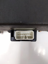 Load image into Gallery viewer, CD CHANGER LEXUS ES300 1997 97 1998 98 99 00 01 - NW232189
