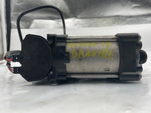 Load image into Gallery viewer, Suspension Air Compressor Pump  GRAND CHEROKEE 2014 - NW223947
