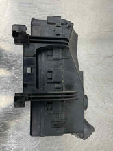 Load image into Gallery viewer, Fuse Box Ford Flex 2009 - NW64875
