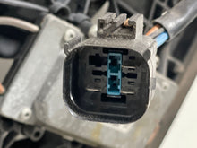 Load image into Gallery viewer, RADIATOR FAN ASSEMBLY 320i 323i 330i 99 00 01 02 - 06 - NW63705
