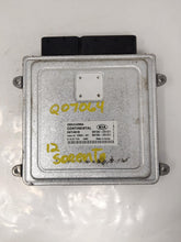 Load image into Gallery viewer, ECU ECM COMPUTER Kia Sorento 2011 11 2012 12 2013 13 - NW245995
