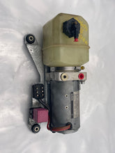 Load image into Gallery viewer, CONVERTIBLE TOP MOTOR S320 S350D S420 S430 S500 S500 Coupe S500SEL 94-02 - NW242359
