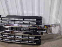 Load image into Gallery viewer, Grille  SILVERADO 1500 PICKUP 2019 - NW260829

