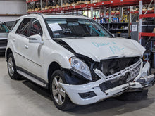 Load image into Gallery viewer, CARRIER ASSEMBLY ML350 2006 06 2007 07 2008 08 09 10 11 Front - NW240988
