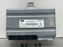 Load image into Gallery viewer, SUSPENSION CONTROL MODULE COMPUTER Vanden Pl XJ XJL XJR 10-14 - NW235538
