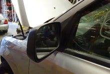 Load image into Gallery viewer, SIDE VIEW MIRROR Kia Sorento 2003 03 2004 04 05 06 Left - NW52867
