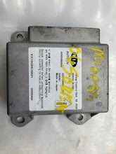 Load image into Gallery viewer, Air bag computer Kia Sorento 2004 04 2005 05 2006 06 - NW33462
