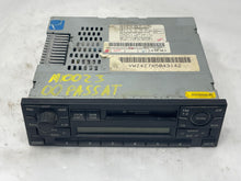 Load image into Gallery viewer, RADIO VW GOLF JETTA PASSAT 2001 01 02 03 04 05 AM FM CD - NW262050
