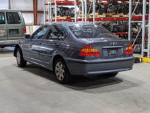 Load image into Gallery viewer, CARRIER ASSEMBLY BMW 325xi 2001 01 2002 02 2003 03 2004 04 2005 05 Manual - NW263160
