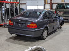 Load image into Gallery viewer, CARRIER ASSEMBLY BMW 325xi 2001 01 2002 02 2003 03 2004 04 2005 05 Manual - NW263160
