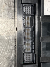Load image into Gallery viewer, FRONT TEMPERATURE CONTROLS Porsche Cayenne 03 04 05 06 - NW101149
