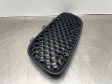 Load image into Gallery viewer, GRILLE Pontiac Grand Prix 97 98 99 00 01 02 03 Left - NW270695
