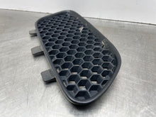 Load image into Gallery viewer, GRILLE Pontiac Grand Prix 97 98 99 00 01 02 03 Right - NW270696
