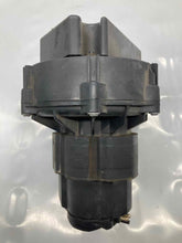 Load image into Gallery viewer, Air Injection Pump Smog Chrysler Crossfire 2005 - NW7963
